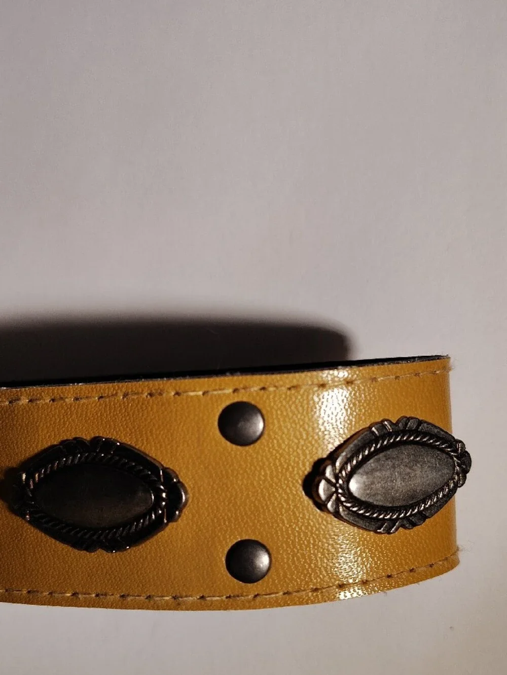 Women's Size S/M  Tan Leather Belt with Decorative Silver Buckle WM